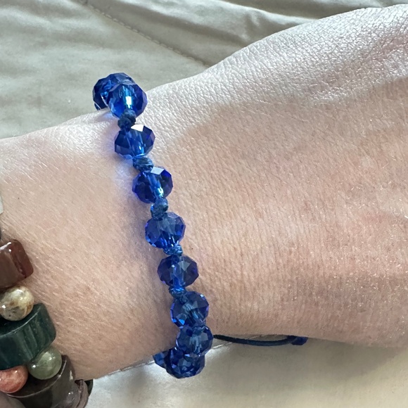 2/$15 Blue adjustable cord bracelet w/faceted blue crystal beads - Picture 12 of 12